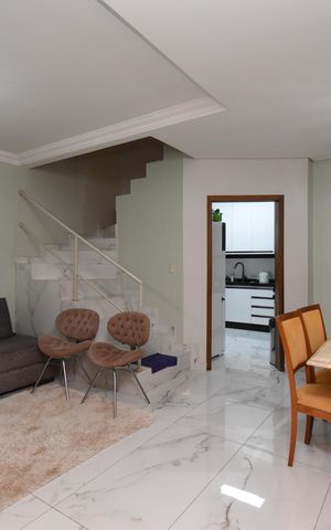 Casa de condomínio à venda com 220m², 3 quartos e 2 vagasSala