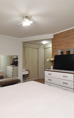 Casa de condomínio à venda com 220m², 3 quartos e 2 vagasSuíte