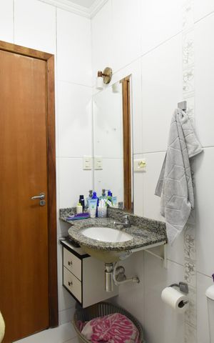 Casa de condomínio à venda com 220m², 3 quartos e 2 vagasBanheiro 2