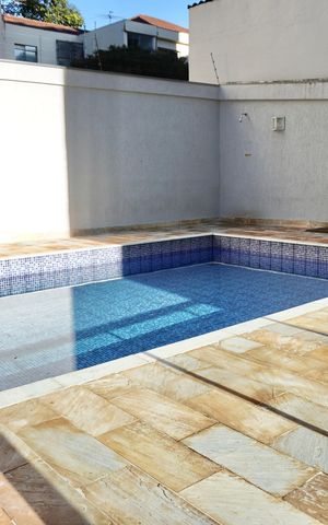 Apartamento à venda com 135m², 4 quartos e 2 vagas Apartamento à venda com 135m², 4 quartos e 2 vagasÁrea comum - Piscina