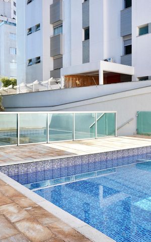 Apartamento à venda com 135m², 4 quartos e 2 vagas Apartamento à venda com 135m², 4 quartos e 2 vagasÁrea comum - Piscina