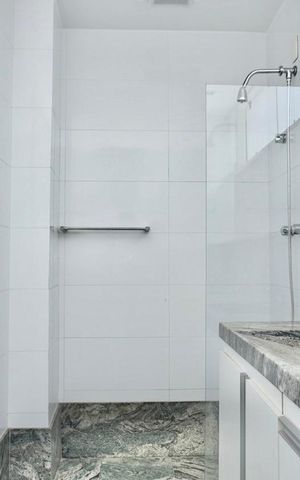 Apartamento à venda com 135m², 4 quartos e 2 vagas Apartamento à venda com 135m², 4 quartos e 2 vagasBanheiro da Suíte 2