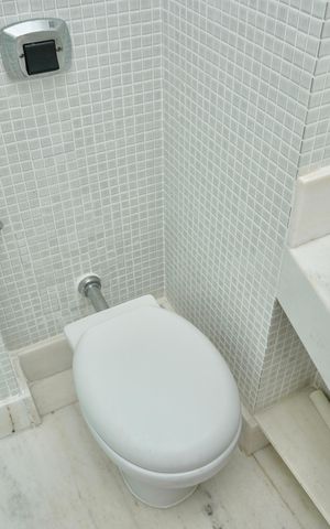 Apartamento à venda com 135m², 4 quartos e 2 vagas Apartamento à venda com 135m², 4 quartos e 2 vagasBanheiro da Suíte 1