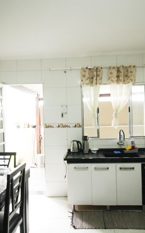 Casa à venda com 149m², 2 quartos e 3 vagas Casa à venda com 149m², 2 quartos e 3 vagasCozinha