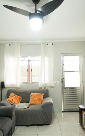 Casa à venda com 149m², 2 quartos e 3 vagas Casa à venda com 149m², 2 quartos e 3 vagasSala
