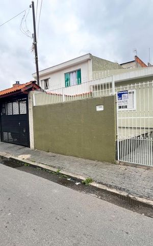 Casa à venda com 149m², 2 quartos e 3 vagas Casa à venda com 149m², 2 quartos e 3 vagasFachada
