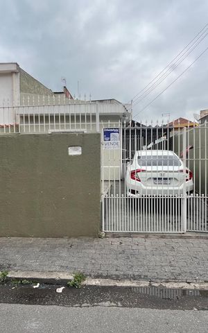Casa à venda com 149m², 2 quartos e 3 vagas Casa à venda com 149m², 2 quartos e 3 vagasFachada