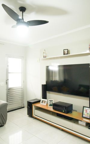 Casa à venda com 149m², 2 quartos e 3 vagas Casa à venda com 149m², 2 quartos e 3 vagasSala