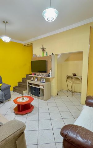 Casa à venda com 223m², 6 quartos e 2 vagas Casa à venda com 223m², 6 quartos e 2 vagasSala 1