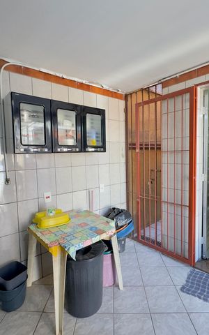 Casa à venda com 223m², 6 quartos e 2 vagas Casa à venda com 223m², 6 quartos e 2 vagasÁrea de Serviço