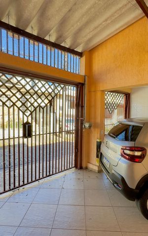 Casa à venda com 223m², 6 quartos e 2 vagas Casa à venda com 223m², 6 quartos e 2 vagasGaragem