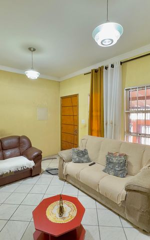 Casa à venda com 223m², 6 quartos e 2 vagas Casa à venda com 223m², 6 quartos e 2 vagasSala 1