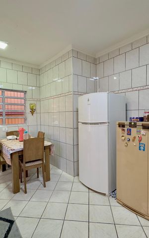 Casa à venda com 223m², 6 quartos e 2 vagas Casa à venda com 223m², 6 quartos e 2 vagasCozinha