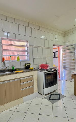 Casa à venda com 223m², 6 quartos e 2 vagas Casa à venda com 223m², 6 quartos e 2 vagasCozinha