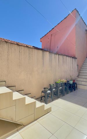 Casa à venda com 223m², 6 quartos e 2 vagas Casa à venda com 223m², 6 quartos e 2 vagasQuintal