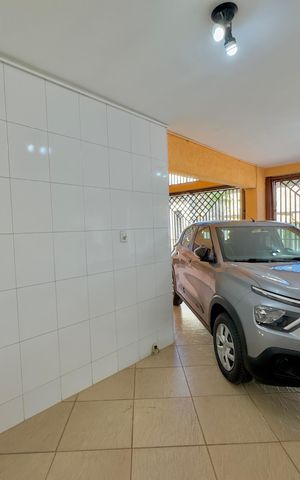 Casa à venda com 223m², 6 quartos e 2 vagas Casa à venda com 223m², 6 quartos e 2 vagasGaragem