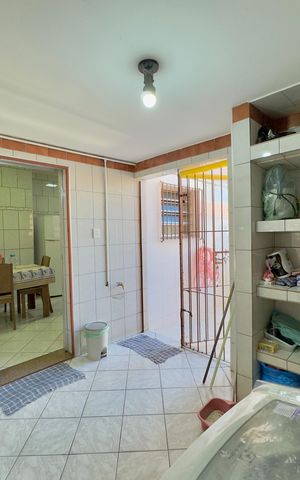 Casa à venda com 223m², 6 quartos e 2 vagas Casa à venda com 223m², 6 quartos e 2 vagasÁrea de Serviço