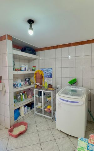 Casa à venda com 223m², 6 quartos e 2 vagas Casa à venda com 223m², 6 quartos e 2 vagasÁrea de Serviço