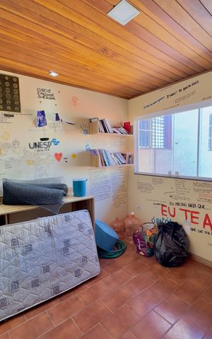 Casa à venda com 223m², 6 quartos e 2 vagas Casa à venda com 223m², 6 quartos e 2 vagasQuartinho