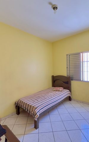 Casa à venda com 223m², 6 quartos e 2 vagas Casa à venda com 223m², 6 quartos e 2 vagasQuarto 4