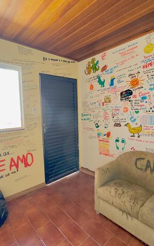 Casa à venda com 223m², 6 quartos e 2 vagas Casa à venda com 223m², 6 quartos e 2 vagasQuartinho
