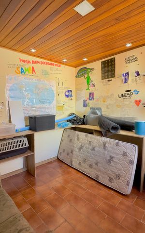 Casa à venda com 223m², 6 quartos e 2 vagas Casa à venda com 223m², 6 quartos e 2 vagasQuartinho