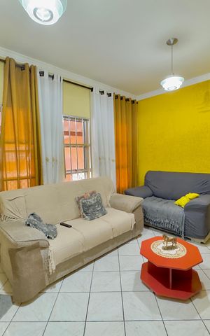 Casa à venda com 223m², 6 quartos e 2 vagas Casa à venda com 223m², 6 quartos e 2 vagasSala 1