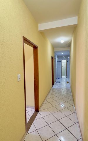 Casa à venda com 223m², 6 quartos e 2 vagas Casa à venda com 223m², 6 quartos e 2 vagasCorredor