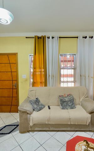 Casa à venda com 223m², 6 quartos e 2 vagas Casa à venda com 223m², 6 quartos e 2 vagasDetalhe Sala