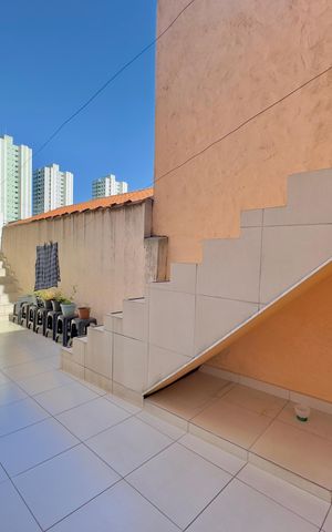Casa à venda com 223m², 6 quartos e 2 vagas Casa à venda com 223m², 6 quartos e 2 vagasQuintal