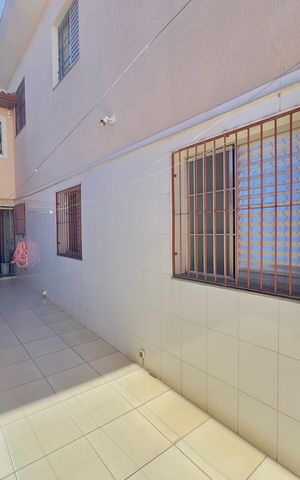 Casa à venda com 223m², 6 quartos e 2 vagas Casa à venda com 223m², 6 quartos e 2 vagasQuintal