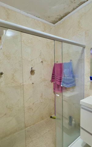 Casa à venda com 223m², 6 quartos e 2 vagas Casa à venda com 223m², 6 quartos e 2 vagasBanheiro 1