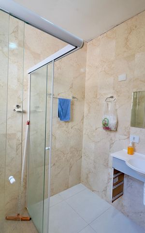 Casa à venda com 223m², 6 quartos e 2 vagas Casa à venda com 223m², 6 quartos e 2 vagasBanheiro 2