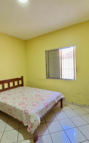 Casa à venda com 223m², 6 quartos e 2 vagas Casa à venda com 223m², 6 quartos e 2 vagasQuarto 5