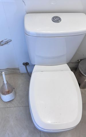 Casa de condomínio à venda com 232m², 4 quartos e 4 vagas Casa de condomínio à venda com 232m², 4 quartos e 4 vagasBanheiro de Serviço