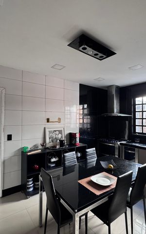 Casa de condomínio à venda com 232m², 4 quartos e 4 vagas Casa de condomínio à venda com 232m², 4 quartos e 4 vagasCozinha