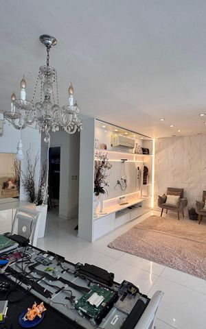 Casa de condomínio à venda com 232m², 4 quartos e 4 vagas Casa de condomínio à venda com 232m², 4 quartos e 4 vagasSala