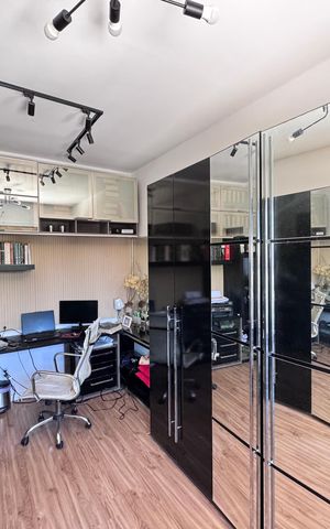 Casa de condomínio à venda com 232m², 4 quartos e 4 vagas Casa de condomínio à venda com 232m², 4 quartos e 4 vagasCloset da Suíte 1