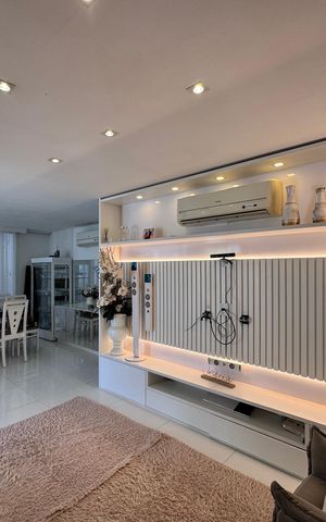 Casa de condomínio à venda com 232m², 4 quartos e 4 vagas Casa de condomínio à venda com 232m², 4 quartos e 4 vagasSala