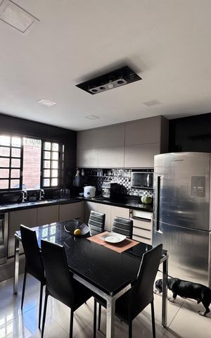 Casa de condomínio à venda com 232m², 4 quartos e 4 vagas Casa de condomínio à venda com 232m², 4 quartos e 4 vagasCozinha