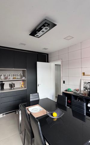 Casa de condomínio à venda com 232m², 4 quartos e 4 vagas Casa de condomínio à venda com 232m², 4 quartos e 4 vagasCozinha