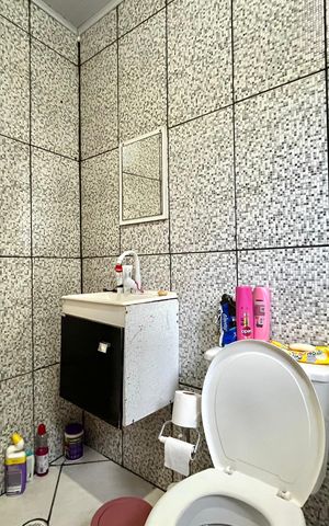 Casa à venda com 90m², 2 quartos e sem vaga Casa à venda com 90m², 2 quartos e sem vagaBanheiro