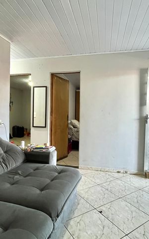 Casa à venda com 90m², 2 quartos e sem vaga Casa à venda com 90m², 2 quartos e sem vagaSala