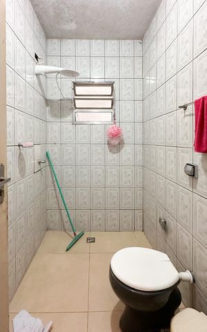Casa à venda com 199m², 4 quartos e 1 vaga Casa à venda com 199m², 4 quartos e 1 vagaBanheiro Social - Casa 1