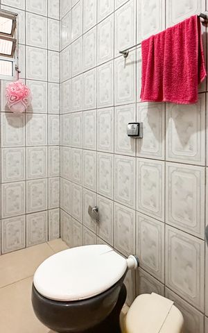Casa à venda com 199m², 4 quartos e 1 vaga Casa à venda com 199m², 4 quartos e 1 vagaBanheiro Social - Casa 1