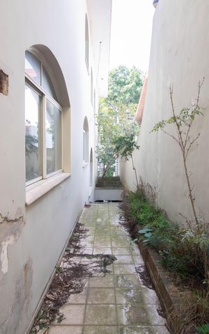 Casa à venda com 1022m², 3 quartos e 8 vagas Casa à venda com 1022m², 3 quartos e 8 vagasQUINTAL