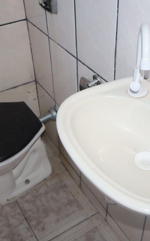 Casa à venda com 80m², 3 quartos e sem vagaBanheiro da suíte 1