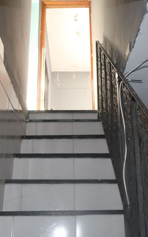 Casa à venda com 80m², 3 quartos e sem vagaEscada