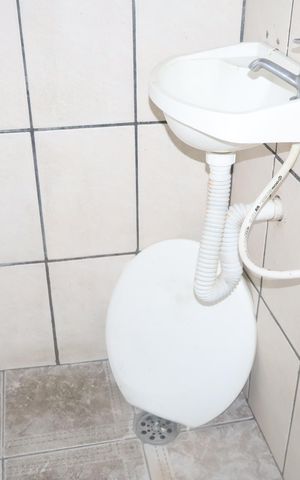 Casa à venda com 80m², 3 quartos e sem vagaBanheiro da suíte 2