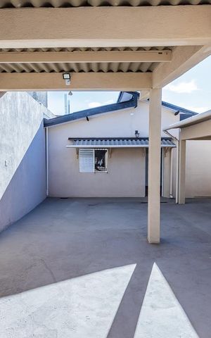 Casa à venda com 70m², 2 quartos e 3 vagas Casa à venda com 70m², 2 quartos e 3 vagasÁrea de serviço e quintal
